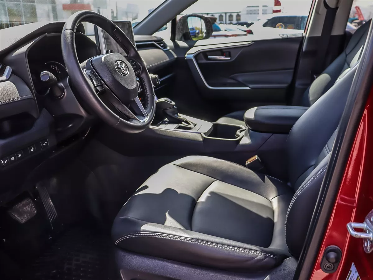 Toyota RAV4 2023 — photo 8