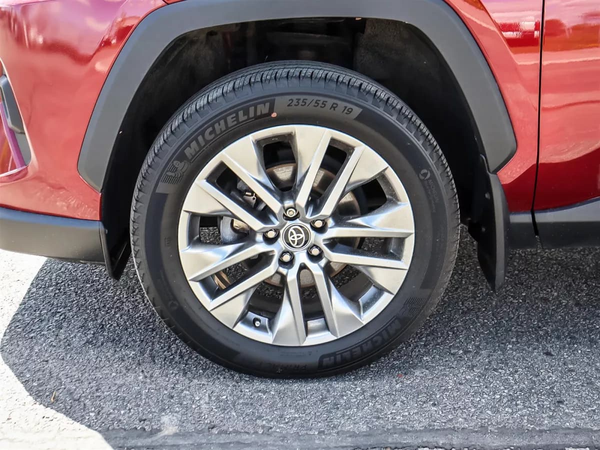 Toyota RAV4 2023 — photo 25