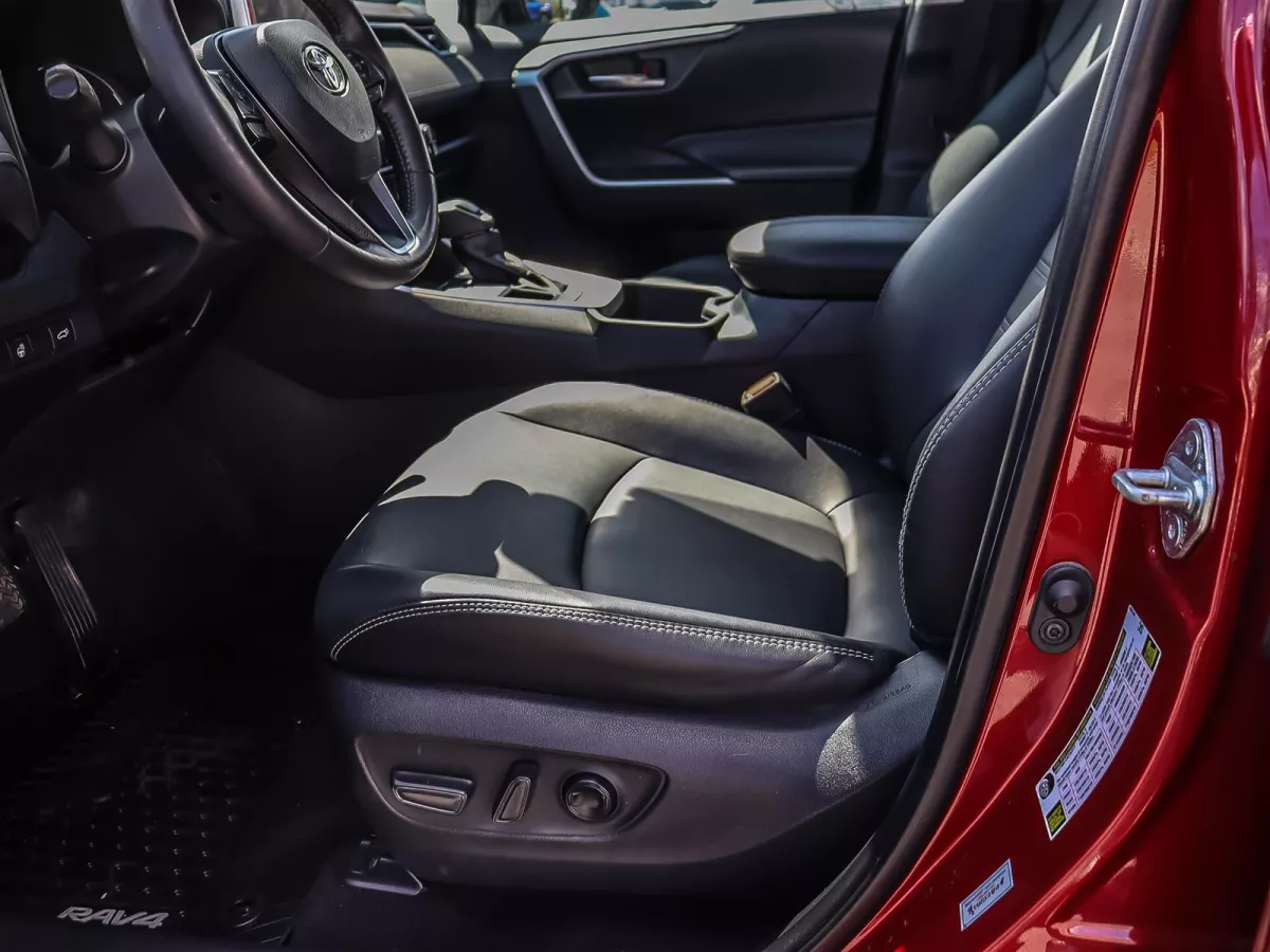 Toyota RAV4 2023 — photo 9