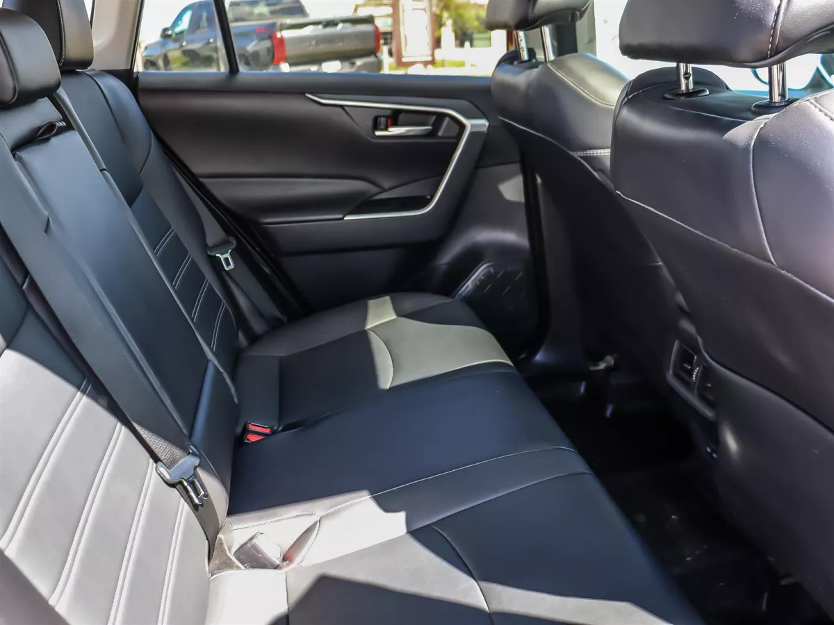 Toyota RAV4 2023 — photo 21