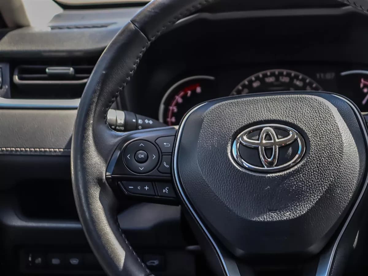 Toyota RAV4 2023 — photo 13