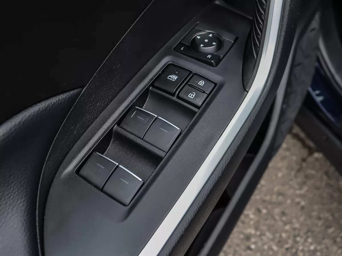 Toyota RAV4 2024 — photo 8