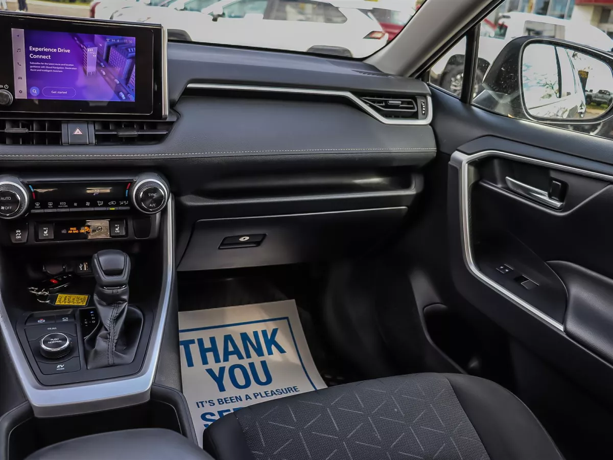 Toyota RAV4 2023 — photo 17