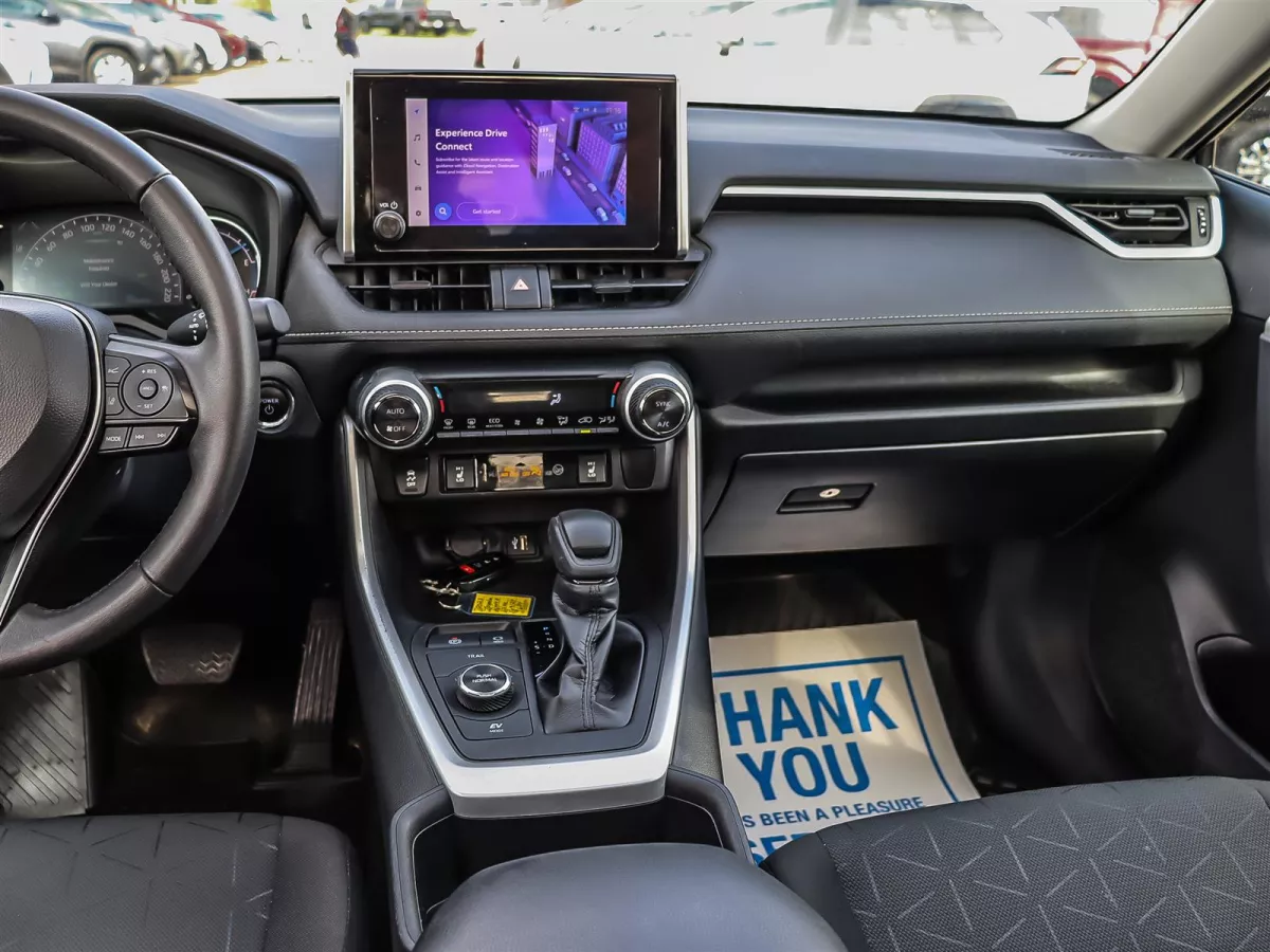 Toyota RAV4 2023 — photo 16