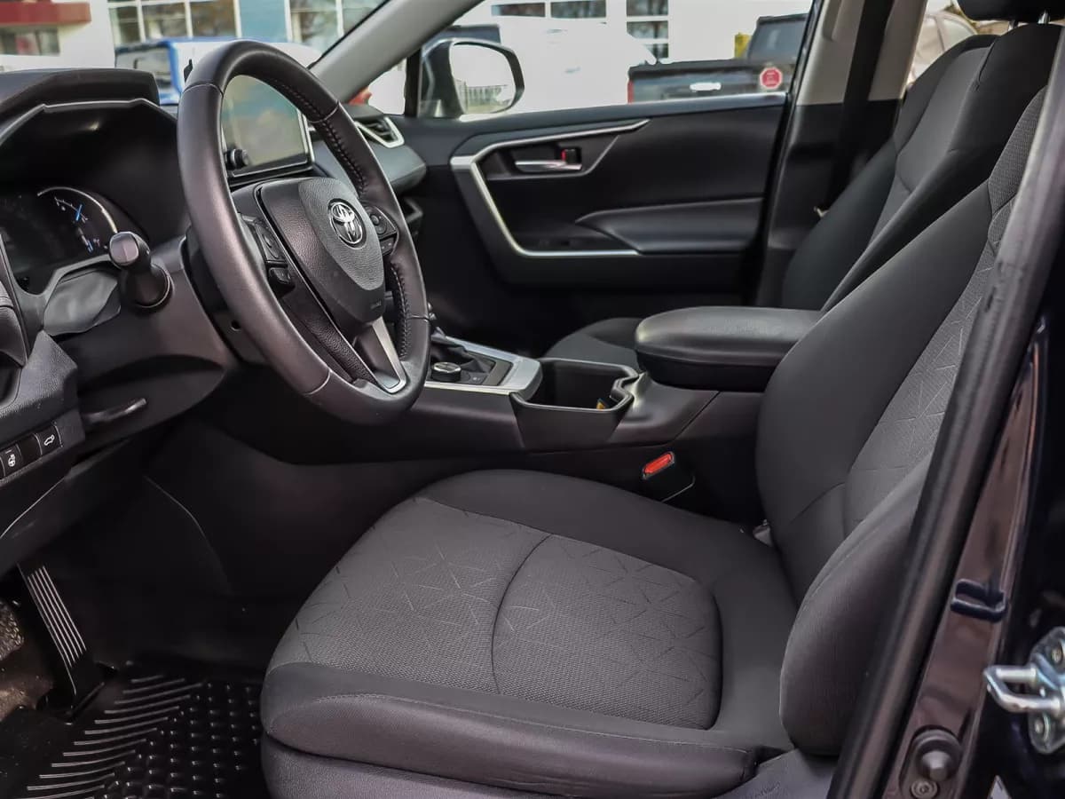 Toyota RAV4 2023 — photo 9