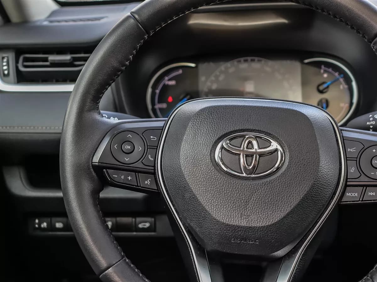 Toyota RAV4 2023 — photo 13