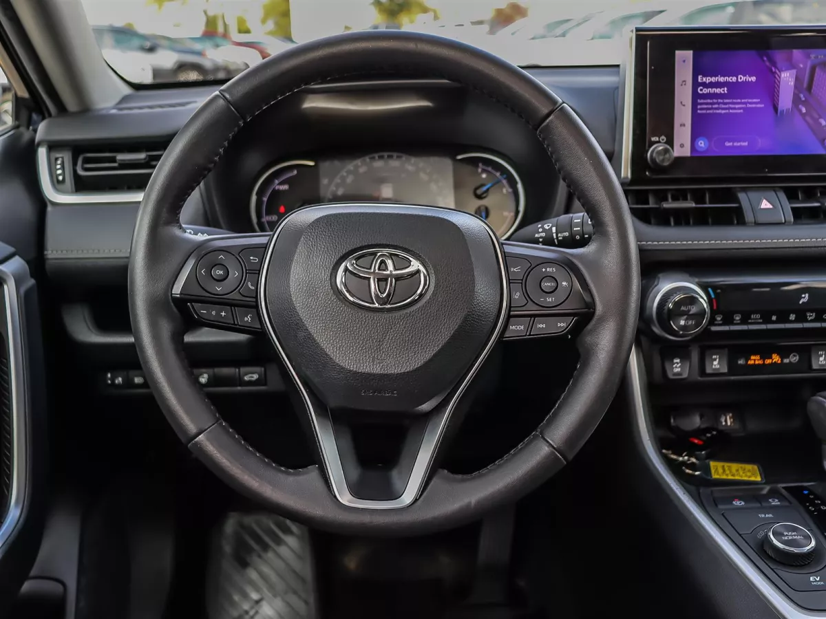 Toyota RAV4 2023 — photo 12