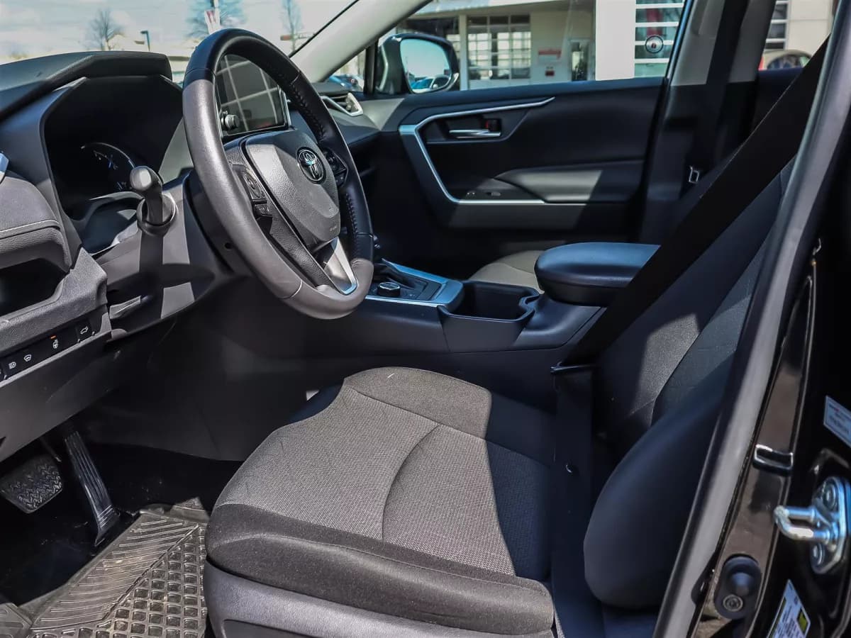 Toyota RAV4 2025 — photo 9