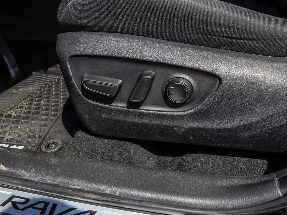Toyota RAV4 2025 — photo 11