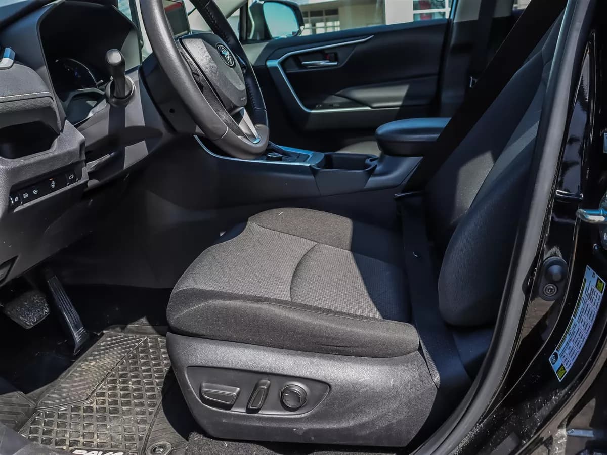 Toyota RAV4 2025 — photo 10