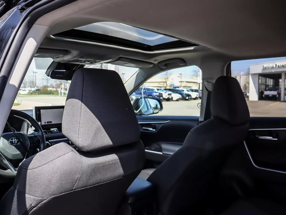 Toyota RAV4 2025 — photo 12