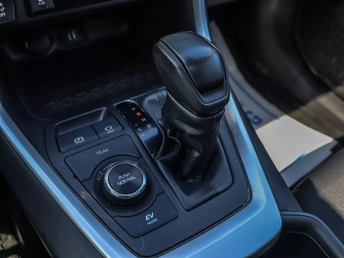 Toyota RAV4 2025 — photo 28