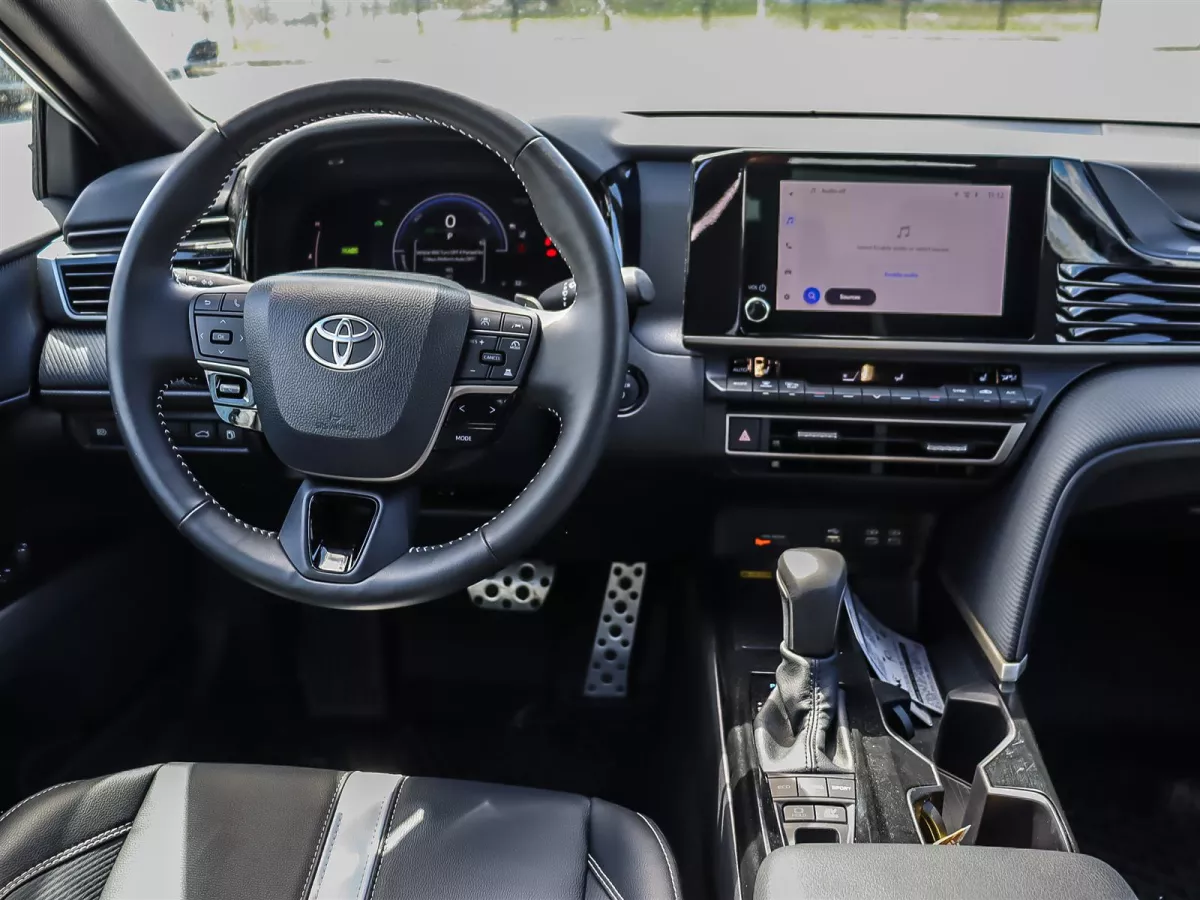 Toyota Camry 2026 — photo 16