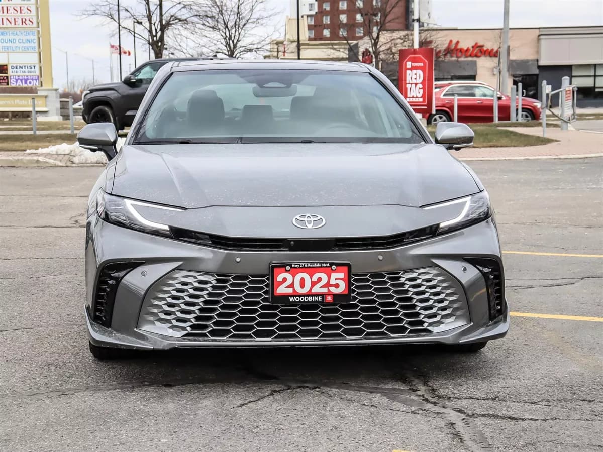 Toyota Camry 2025 — photo 3