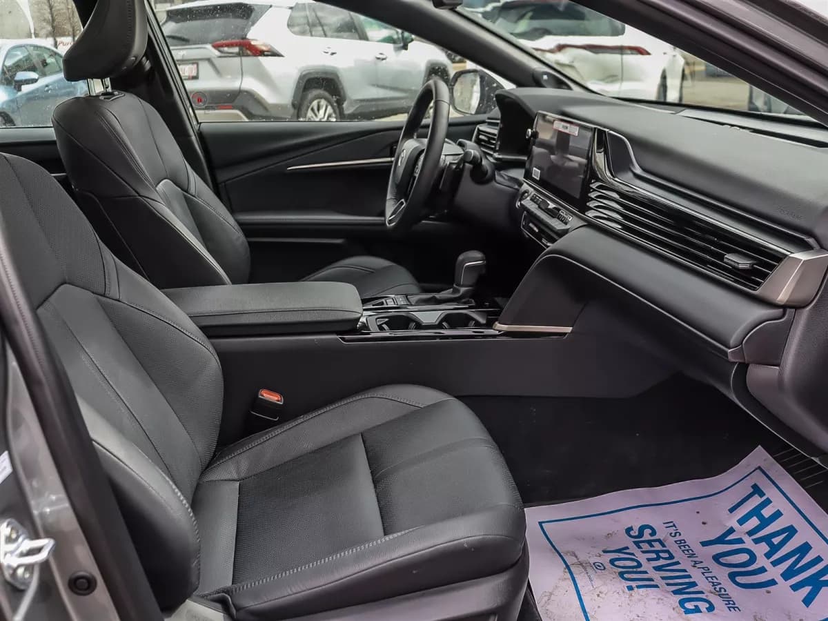 Toyota Camry 2025 — photo 18