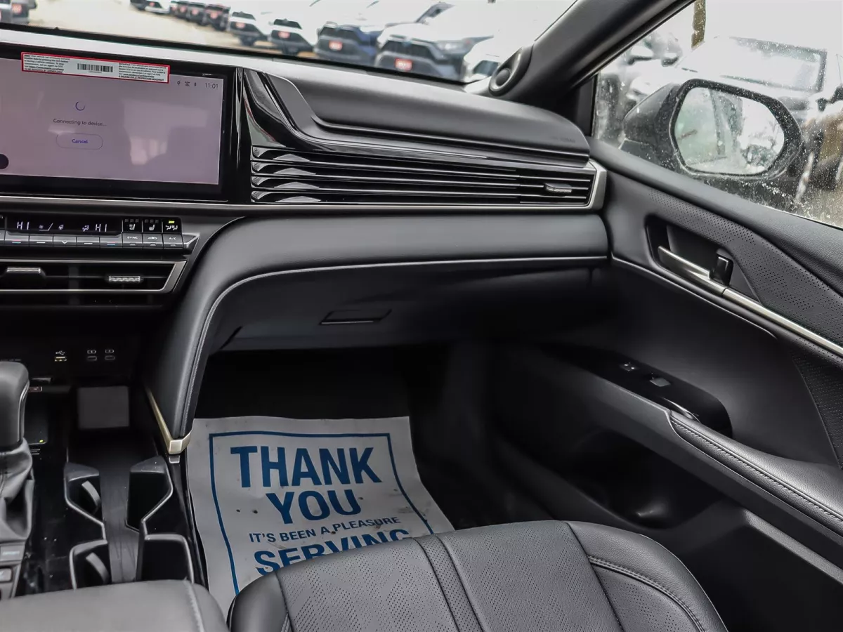 Toyota Camry 2025 — photo 17