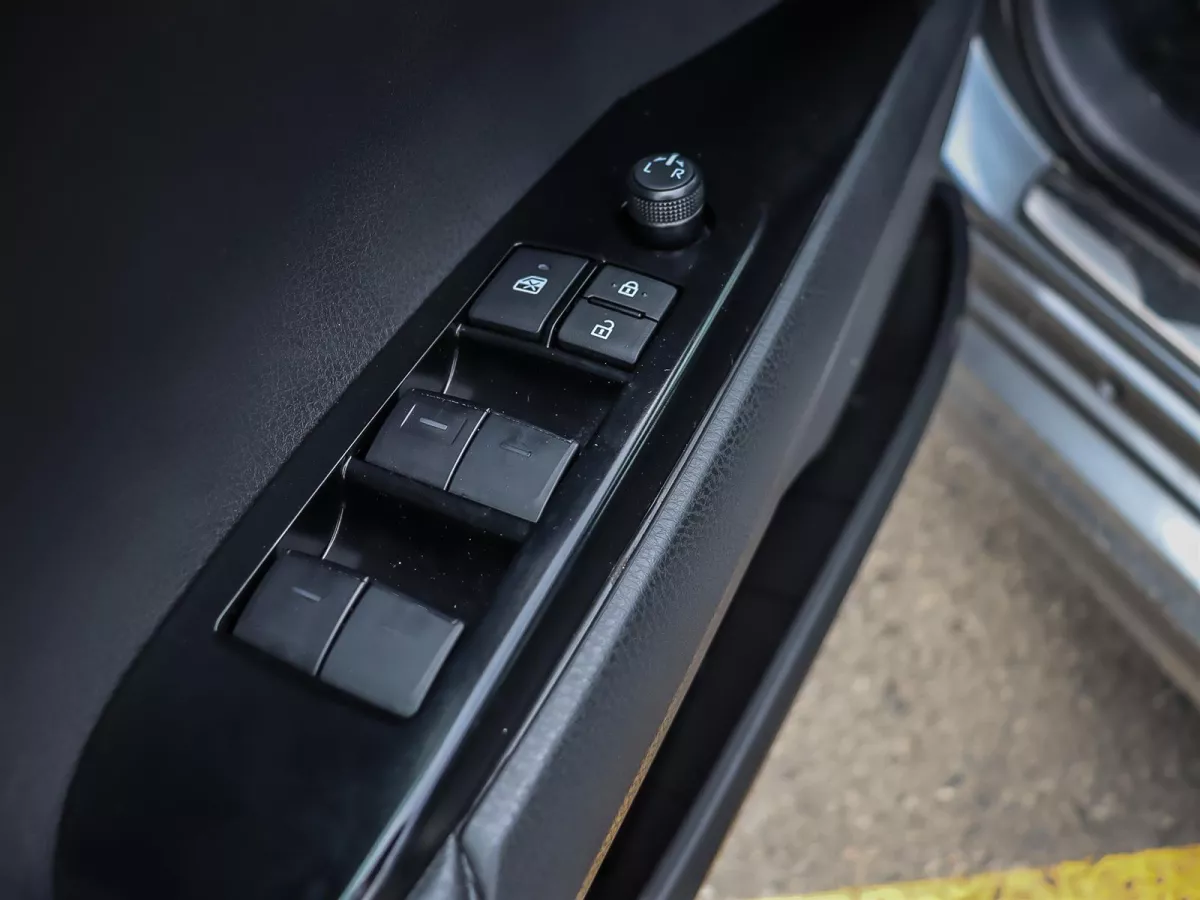 Toyota Camry 2025 — photo 8