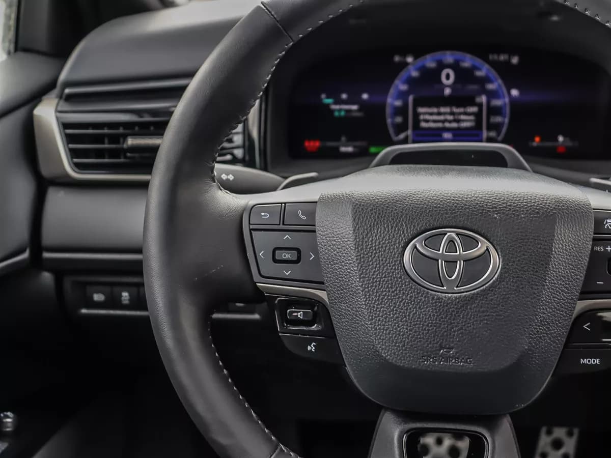 Toyota Camry 2025 — photo 13