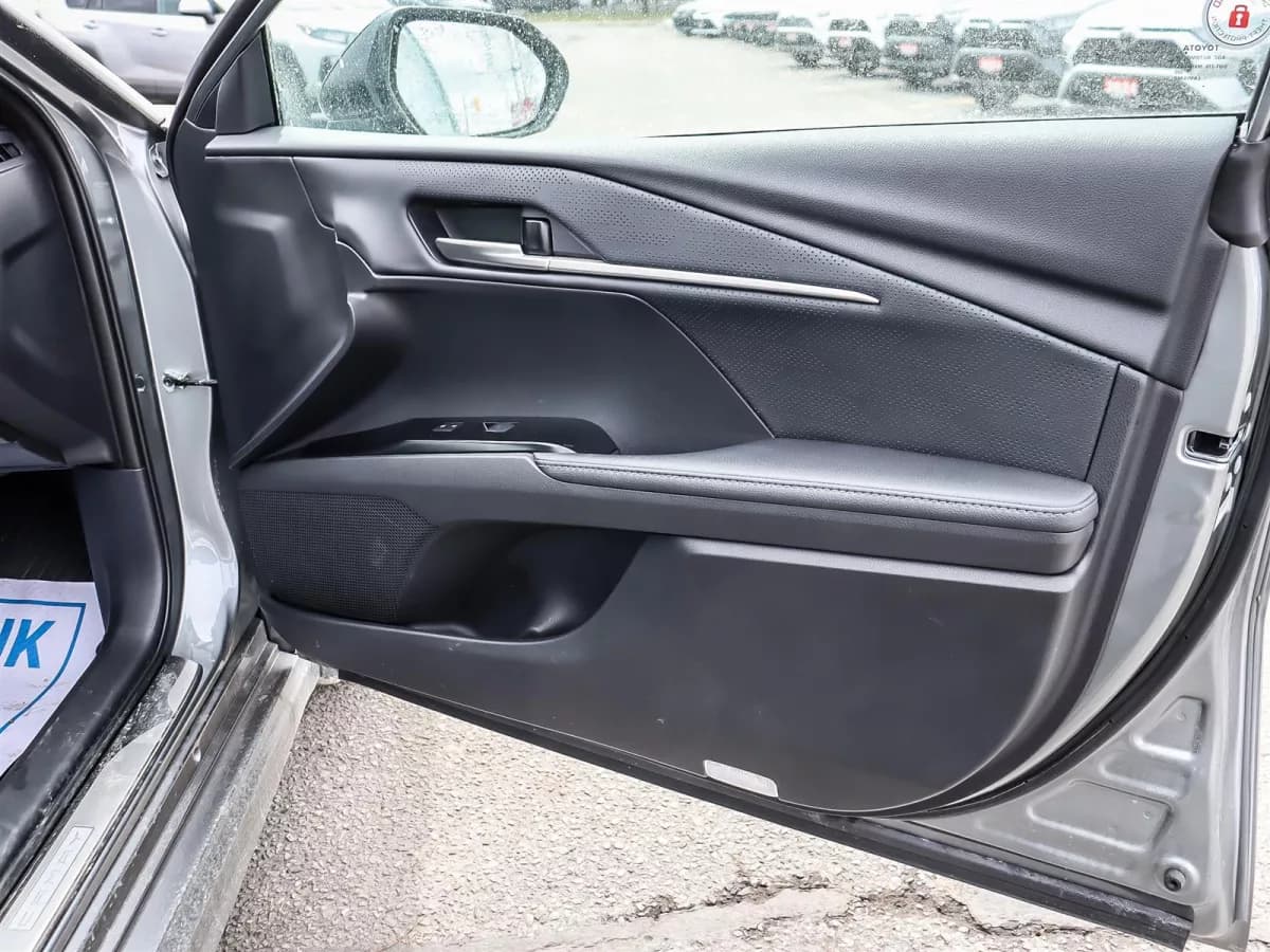 Toyota Camry 2025 — photo 19
