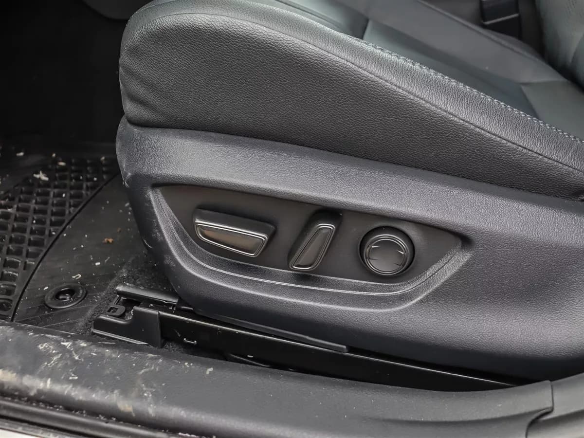 Toyota Camry 2025 — photo 10