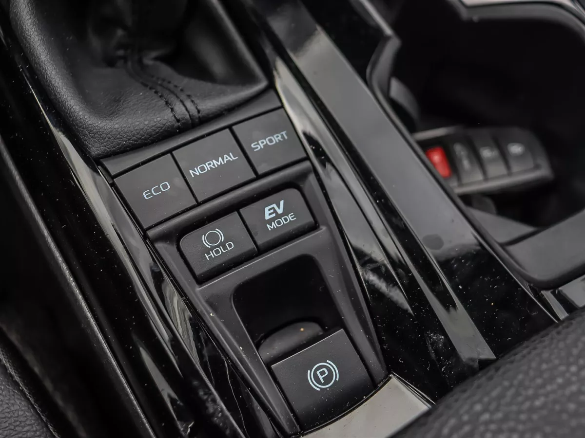 Toyota Camry 2025 — photo 26