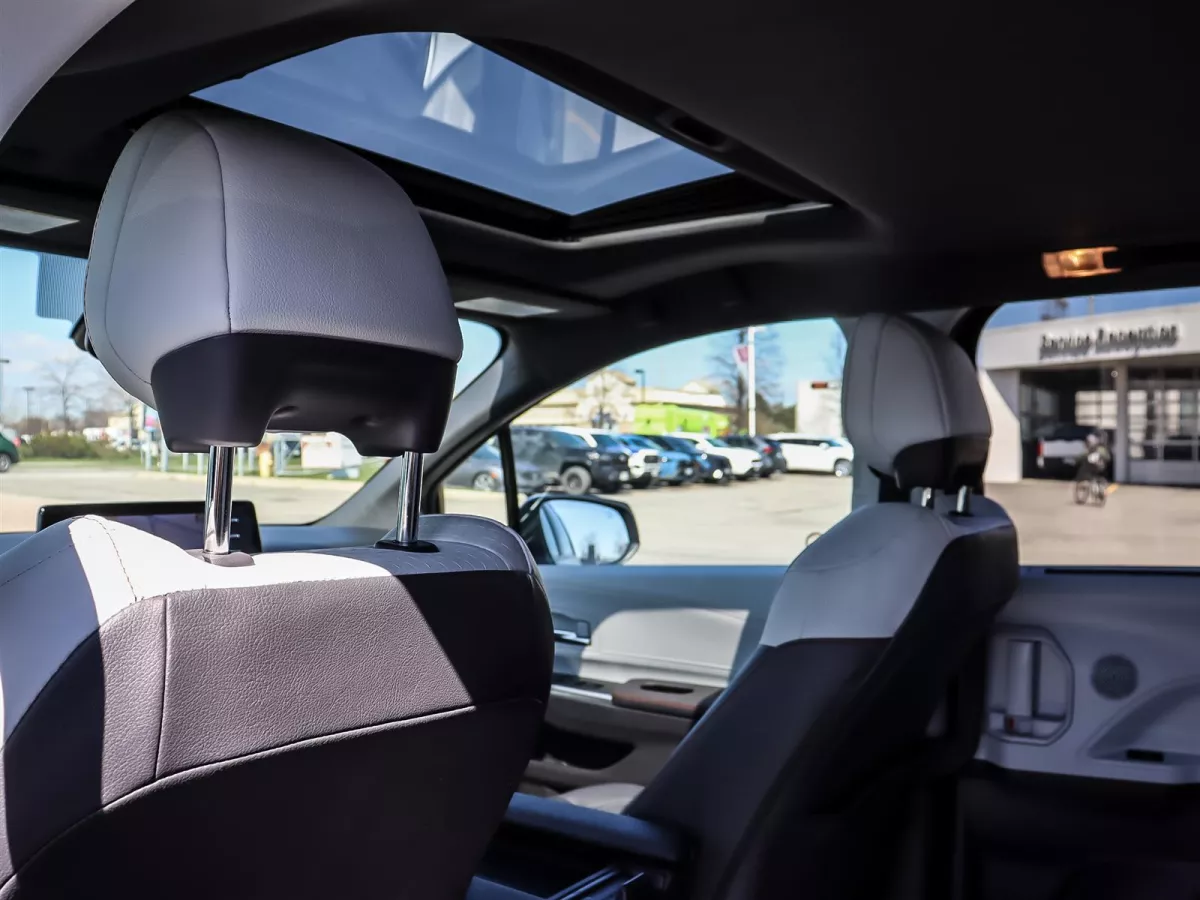 Toyota Sienna 2024 — photo 11