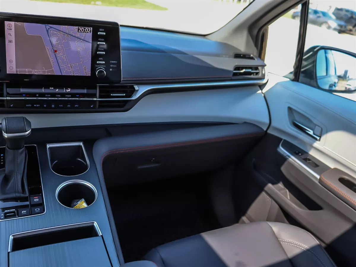 Toyota Sienna 2024 — photo 17