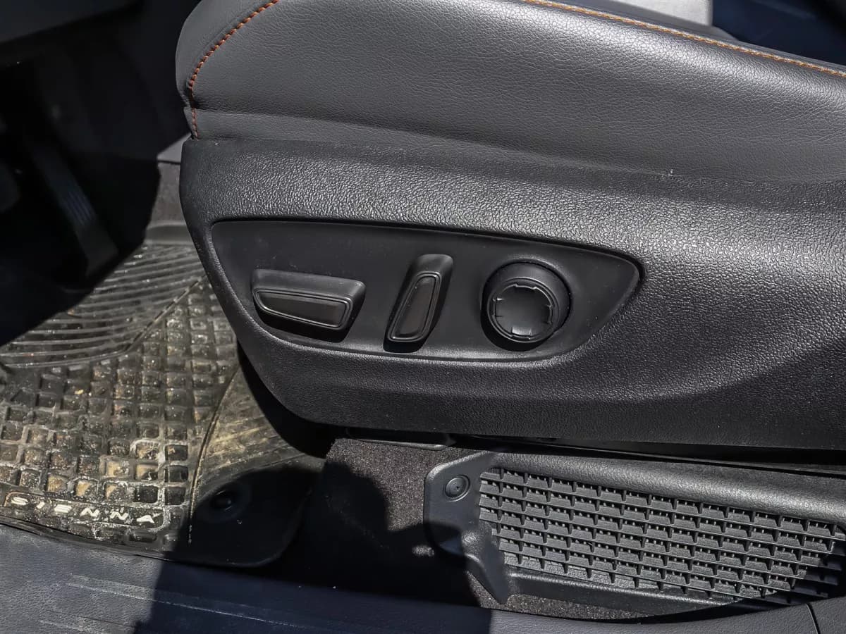 Toyota Sienna 2024 — photo 10