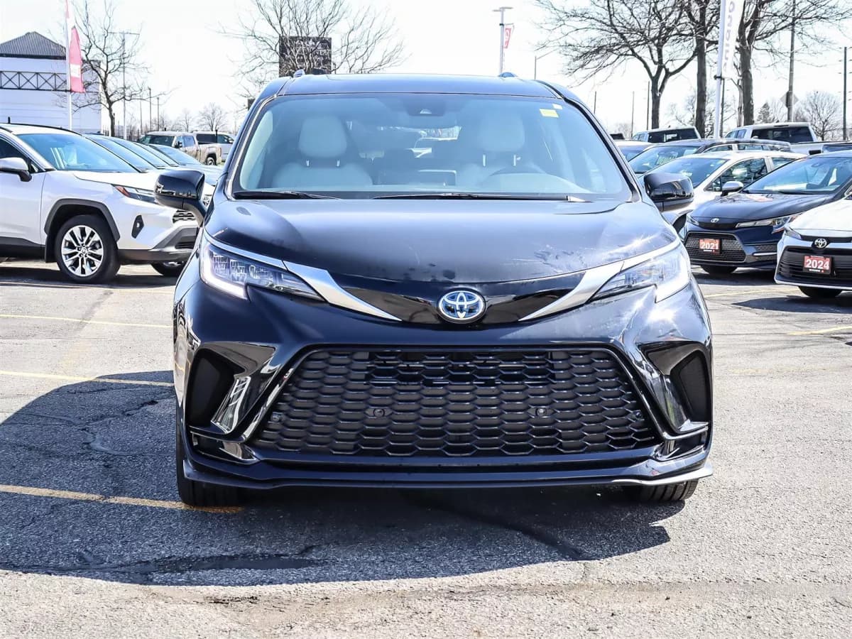 Toyota Sienna 2024 — photo 3