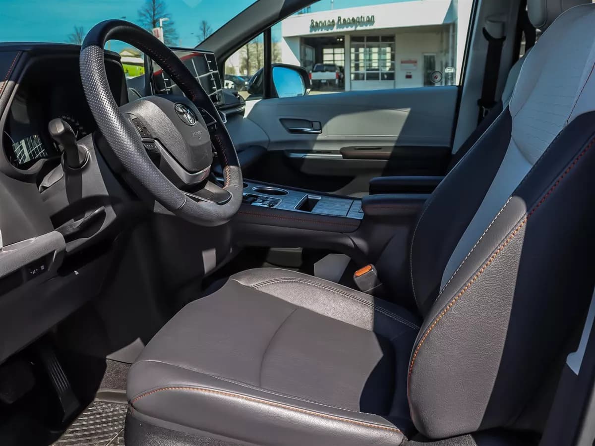 Toyota Sienna 2024 — photo 9