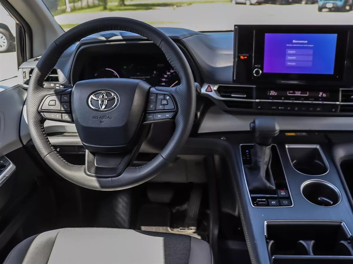 Toyota Sienna 2025 — photo 13