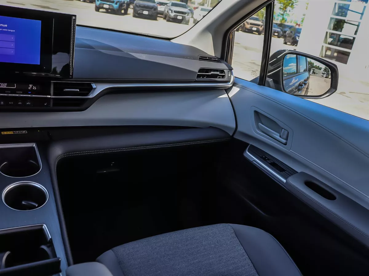 Toyota Sienna 2025 — photo 15