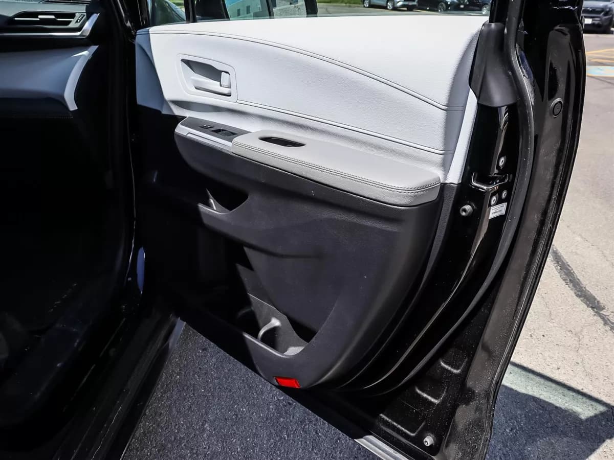 Toyota Sienna 2025 — photo 17