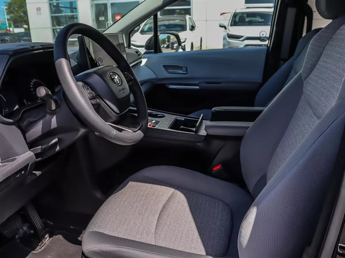 Toyota Sienna 2025 — photo 6