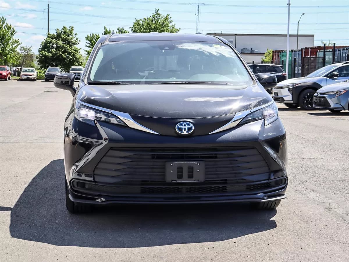 Toyota Sienna 2025 — photo 2