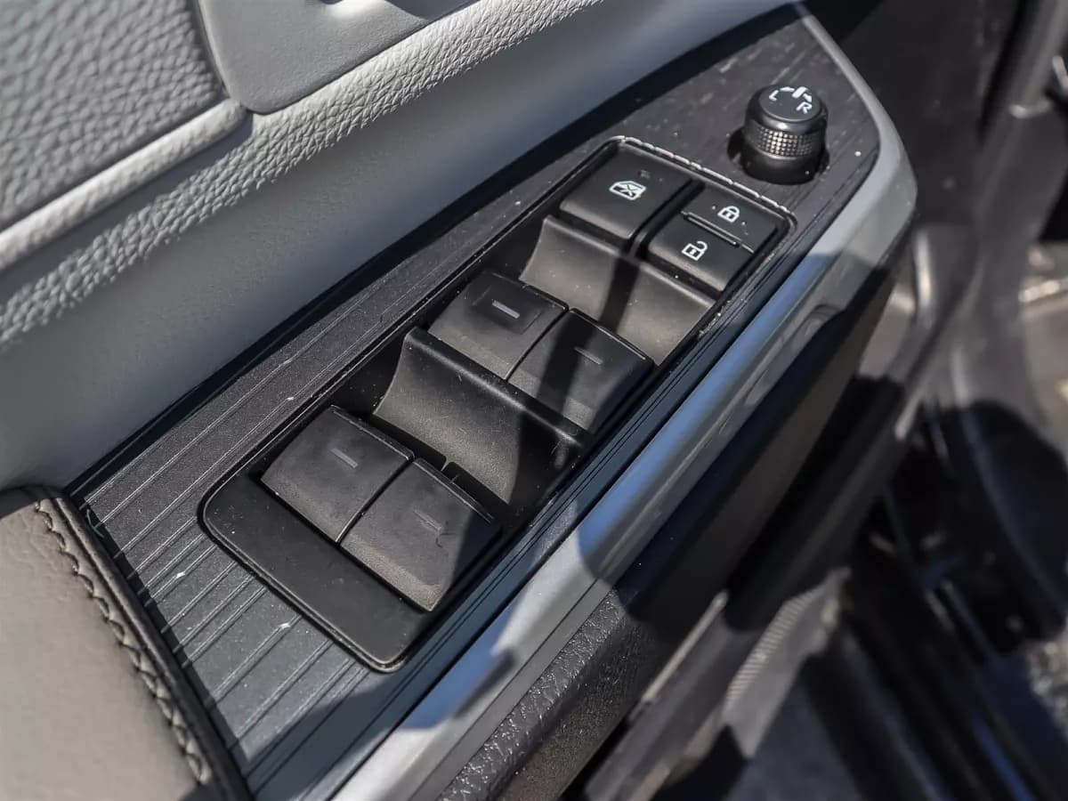 Toyota Sienna 2025 — photo 8