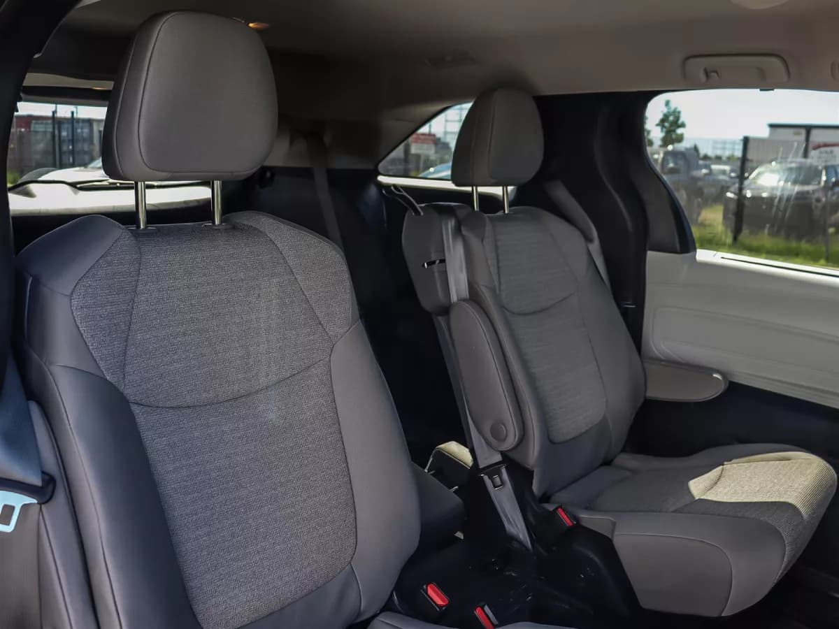 Toyota Sienna 2025 — photo 18