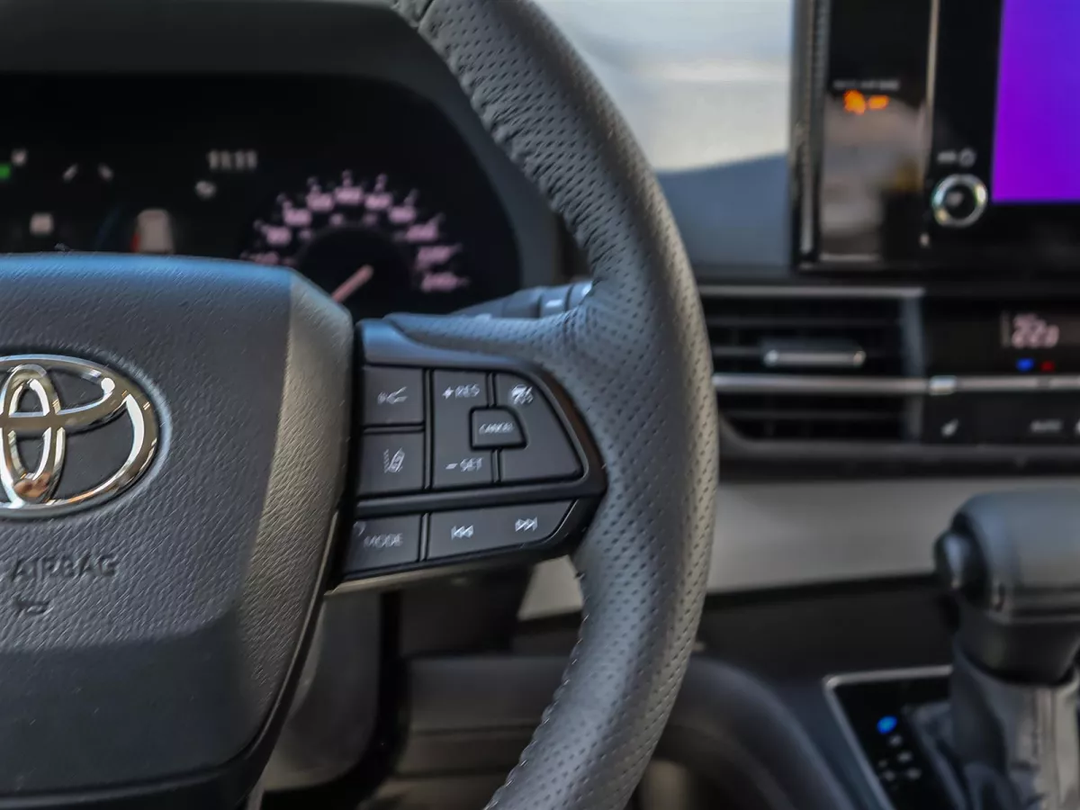 Toyota Sienna 2025 — photo 12