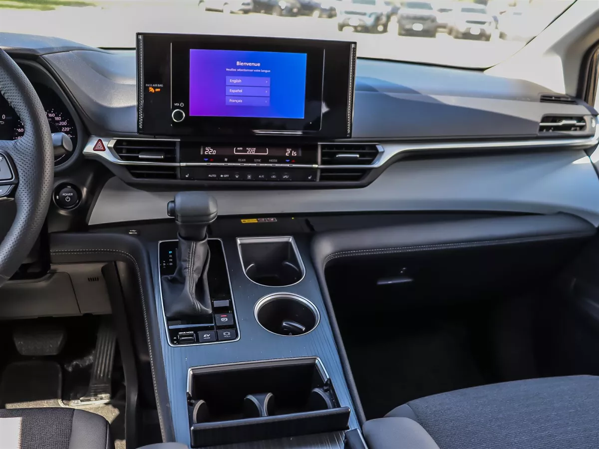 Toyota Sienna 2025 — photo 14
