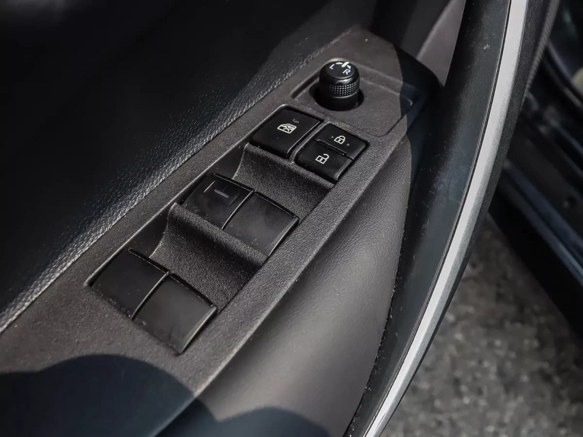 Toyota Corolla 2025 — photo 8