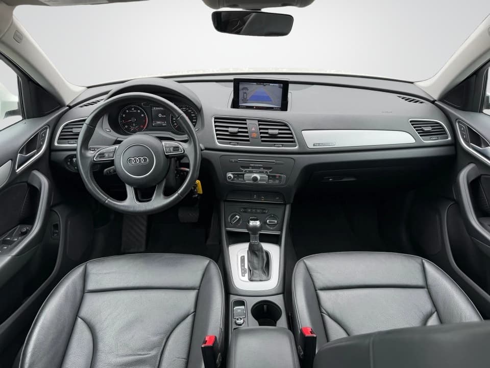 Audi Q3 2018 — photo 11