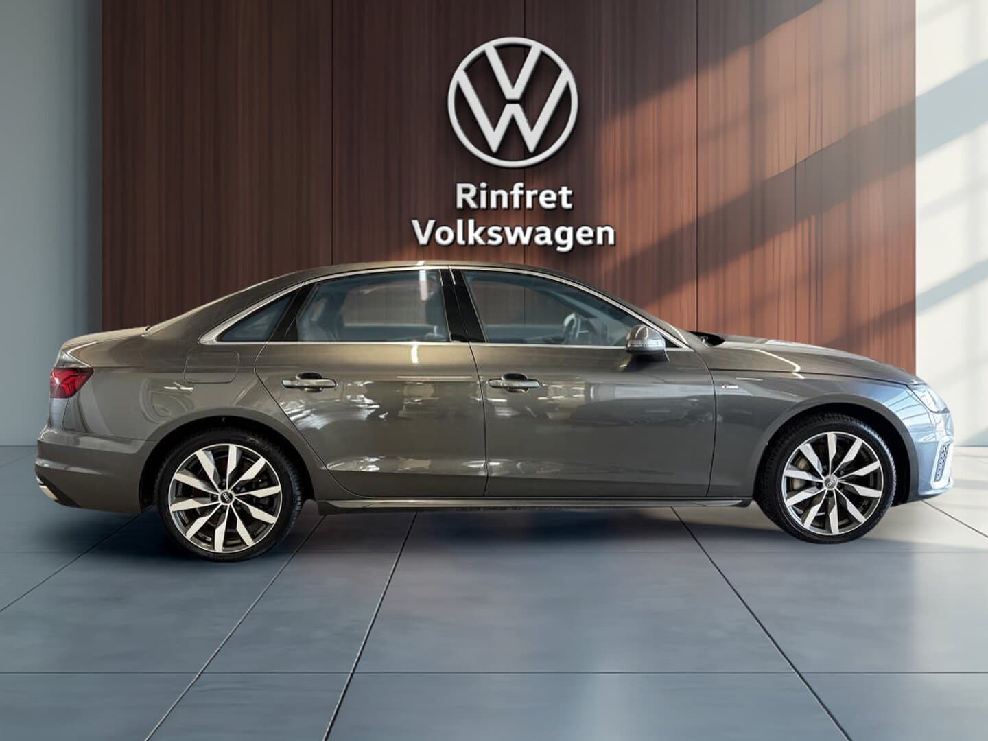 Audi A4 2023 — photo 8