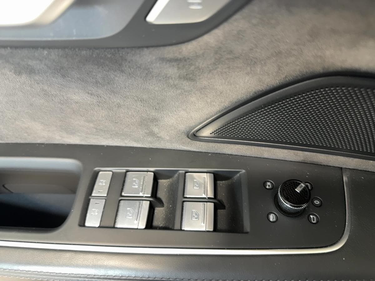 Audi A8 2021 — photo 12