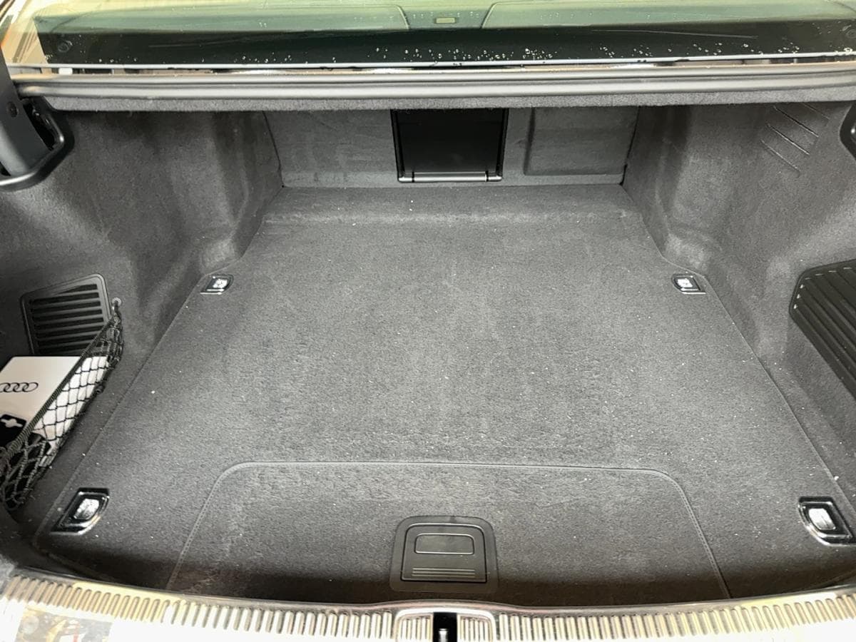 Audi A8 2021 — photo 9