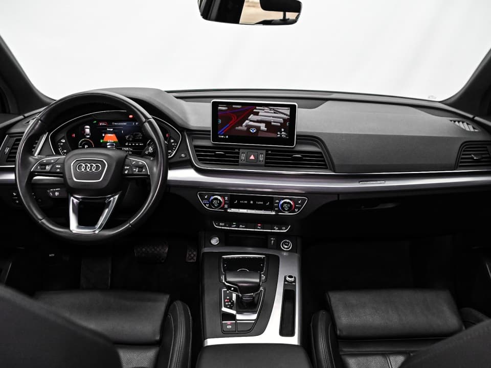 Audi Q5 2020 — photo 16
