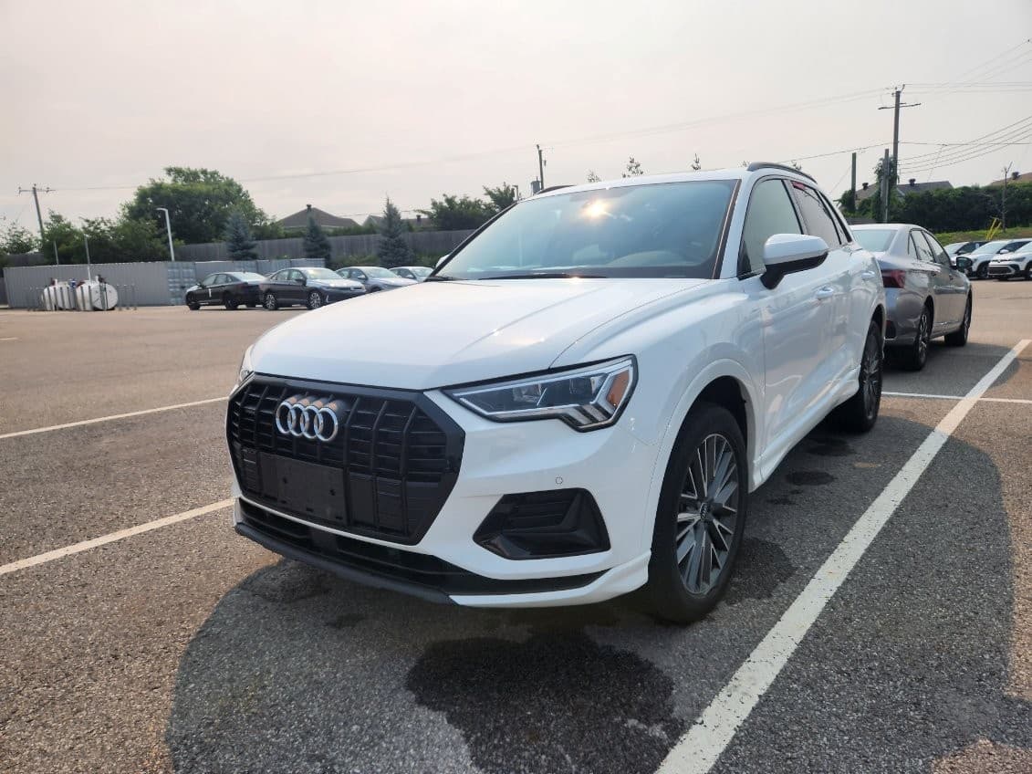 Audi Q3 2022 — photo 2