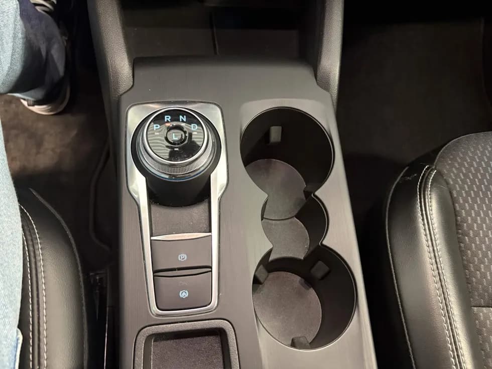 Ford Escape Plug-in Hybrid 2023 — photo 13