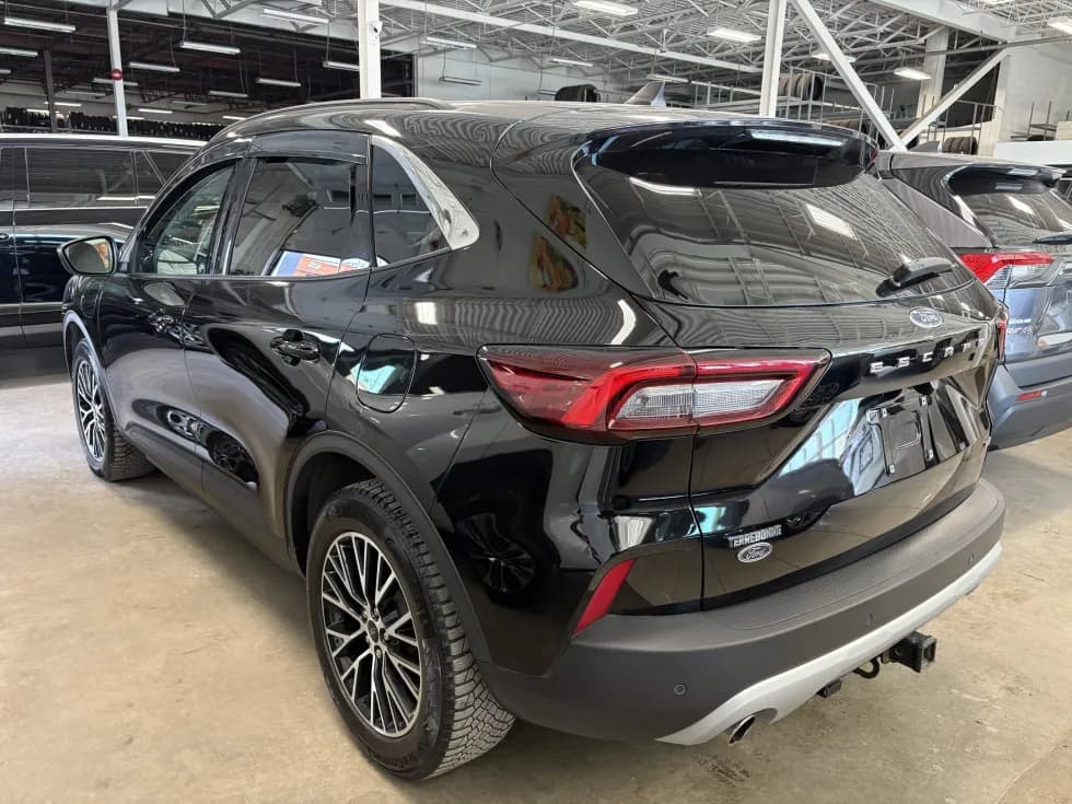Ford Escape Plug-in Hybrid 2023 — photo 4