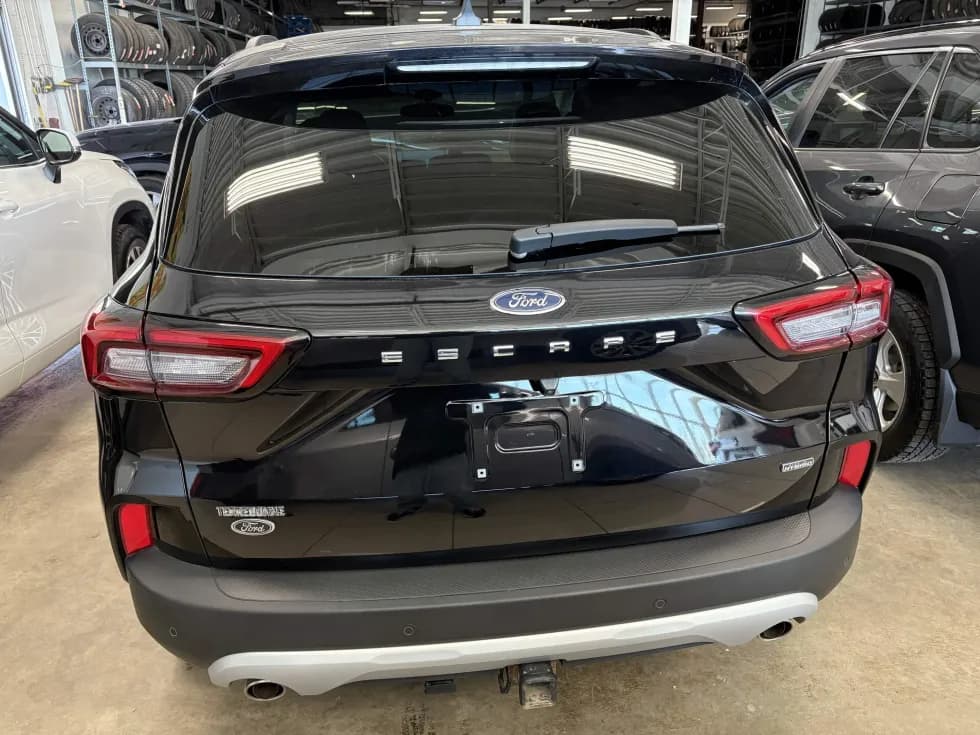 Ford Escape Plug-in Hybrid 2023 — photo 5