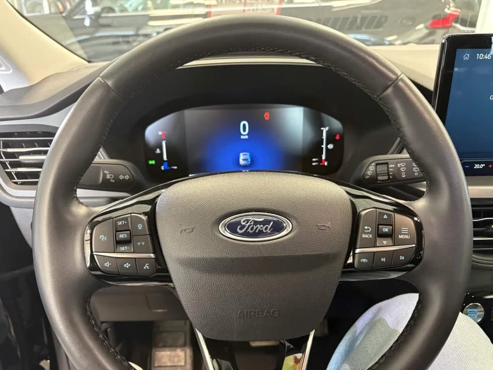 Ford Escape Plug-in Hybrid 2023 — photo 9
